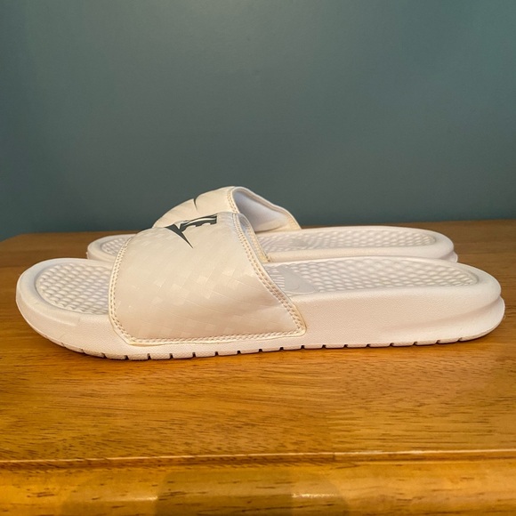 Nike Benassi JDI Women’s Slide Sandals - Picture 3 of 9